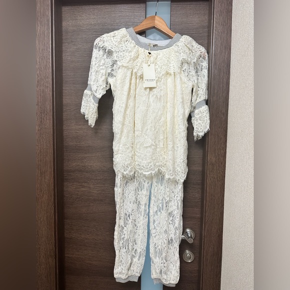 NWT TWINSET Simona Barbieri Cream Lace Royal Two-Piece Set...